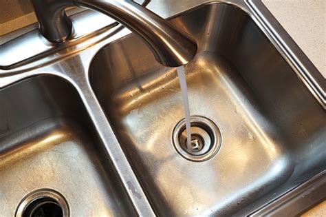 Garbage disposal kitchen sink. large fruit pits (peaches, plums) – small pits are fine and can sharpen the blades. Use bleach or other harsh cleaners, which dull the blades. Turn off the water until grinding is complete; leave (cold) water running for at least 15 seconds after turning off the disposer. To keep your garbage disposal in optimal working condition, follow our ... 