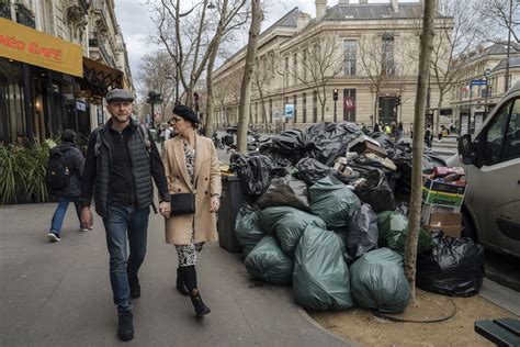 Garbage tarnishes Paris luster as pension strike continues