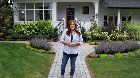 She started Garden Answer in 2014, a YouTube how-to gardening vlog filled with style, expertise and helpful gardening knowledge. Today, Garden Answer has over 1.8 million YouTube subscribers and has generated over 400 million views of Laura's YouTube gardening videos.. 