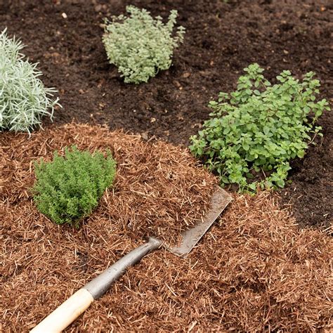 Garden mulch. May 20, 2022 · Mulch is typically sold in bags of 50 L or 2 cubic feet. To cover a 200 sq. ft. garden with mulch 4 inches deep, you would need about 38 50 L bags of mulch, or 34 2cu ft bags. Be sure to consider the area of the garden bed that will be taken up by plants, and subtract that from your calculation. 