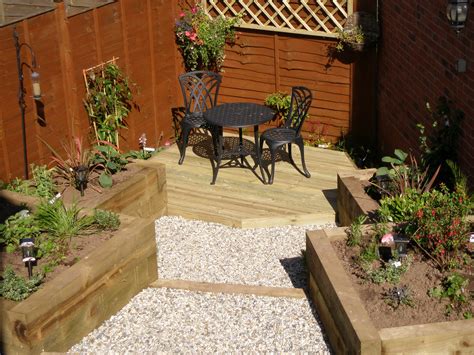 Garden sleepers bandq. Available in our most popular size, 2.4m x 200mm x 100mm, these railway sleepers are perfect for use in conjunction with our 1.2m sleepers to create rectangular raised beds. To fix the sleepers together, we recommend using railway sleeper screws, angle brackets and connector plates. They can also be used for a variety of other landscaping and ... 
