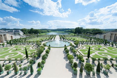 Gardens of versailles. The Building. In 1663 the Palace of Versailles was endowed with an orangery built by Louis Le Vau. It is in an excellent position, facing directly south and sheltered from prevailing cold winds by its position below the South Parterre. Twenty years after it was built, Jules Hardouin-Mansart doubled the length and breadth of the initial building ... 