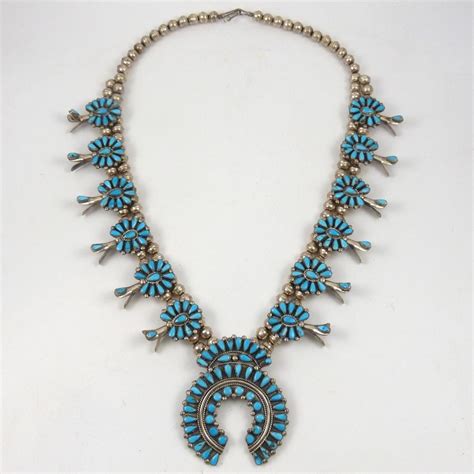 Garlands indian jewelry. Our collection also extends to antique and vintage Southwestern jewelry ranging from the 1920s-1990s. Browse one of the largest selections of American Indian jewelry in the … 