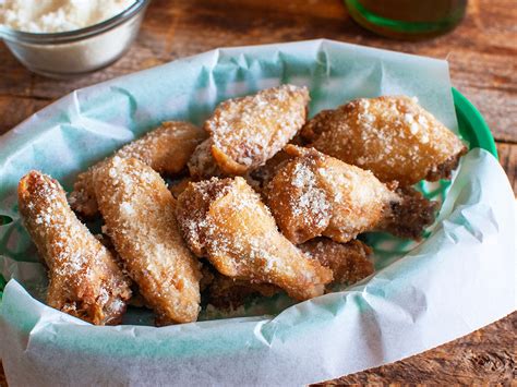 Garlic parmesan wings wingstop. Feb 11, 2023 ... Add the wings to a large bowl and season them with salt, pepper, smoked paprika, garlic powder, and onion powder. Toss them in the seasoning to ... 