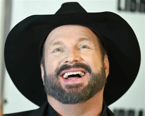 Garth Brooks to Drop