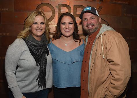 Garth brooks and family. Garth Brooks got emotional while speaking about his gratitude for Trisha Yearwood, his wife of nearly 18 years, on 'The Kelly Clarkson Show' Monday ... died surrounded by family on Sunday, ... 