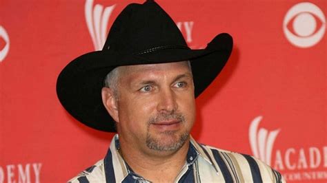 Garth brooks cerial killer. In this clip from Simpcast we learn about the oddly strange happening surrounding the largest Country Music star. Garth Brooks strangely seems to be in the right place at the right time as his tour co... 