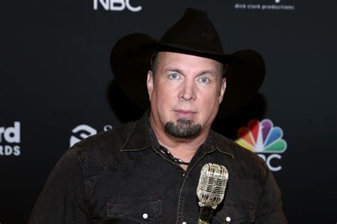 Garth Brooks held the first ever gigantic concert 