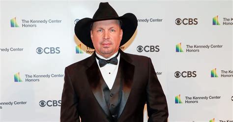 Why are people saying Garth Brooks is a murde
