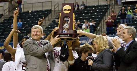 Gary Blair named to 2024 Naismith Hall of Fame Class