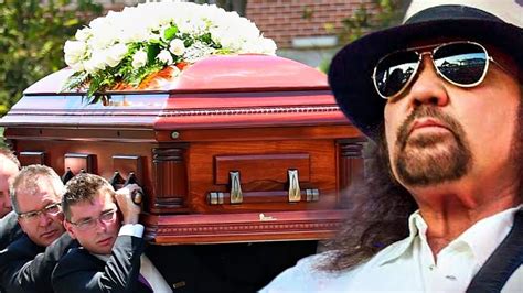 Gary rossington funeral. Guitarist and songwriter Gary Rossington, the last surviving founding member of Lynyrd Skynyrd, died Sunday at the age of 71. No immediate cause of death was given. Rossington had dealt with... 