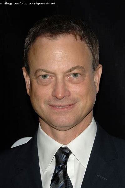 Gary Sinise Net Worth 2018, Age, Height, Weight. May 13, 2024. Gary Sinise is an American actor, director and musician. Early years. Gary Sinise was born on March 17, 1955. In Blue Island, Illinois as a son of Robert L. Sinise, a film editor. He has Italian roots as his grandfather was of Italian descent.. 
