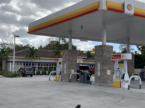 Chevron in Boca Raton, FL. Carries Regular, Midgrade, Premium, Diesel. Has Propane, C-Store, Pay At Pump, Restrooms, Air Pump, ATM, Lotto, Beer, Wine. Check current .... 