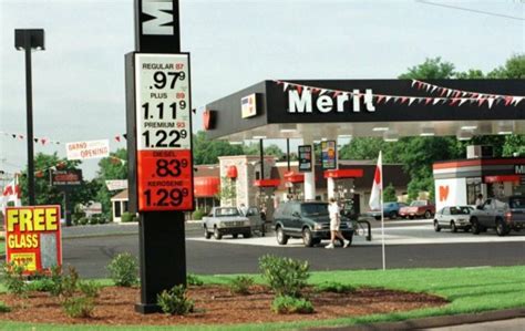  Love's Travel Stop in Lawrence, KS. Carries Regular, Midgrade, Premium, Diesel. Has Offers Cash Discount, C-Store, Pay At Pump, Restaurant, Restrooms, Air Pump, ATM, Truck Stop, Lotto. Check current gas prices and read customer reviews. Rated 4.7 out of 5 stars. . 