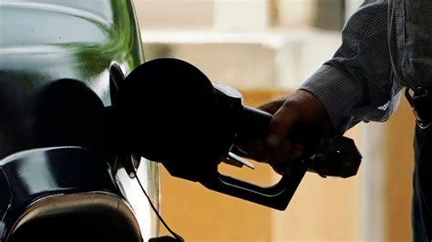 Gas prices could fall to $3.25 by Halloween as oil plunges