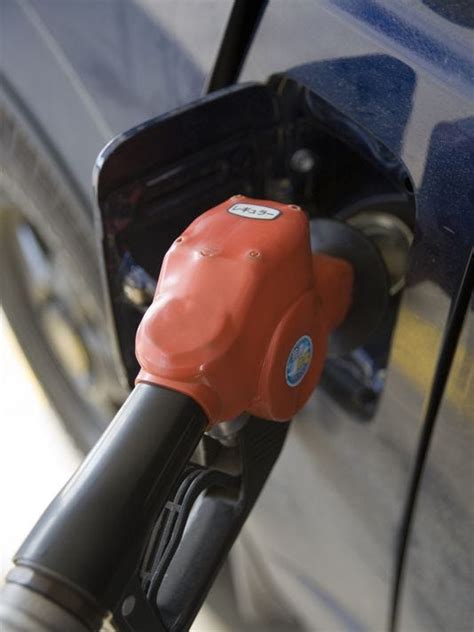 OKLAHOMA CITY (AP) — Gas has dropped below $2 a gallon at a handful of stations in Oklahoma and Texas this week, a level that a price-watching group says is the lowest in the nation and a bargain that's proven irresistible to some long lines of driv. As of 12/5/14 at 2:45pm, the cheapest regular gas is at Sam's on 11360 Pellicano at $2.24/Gal.