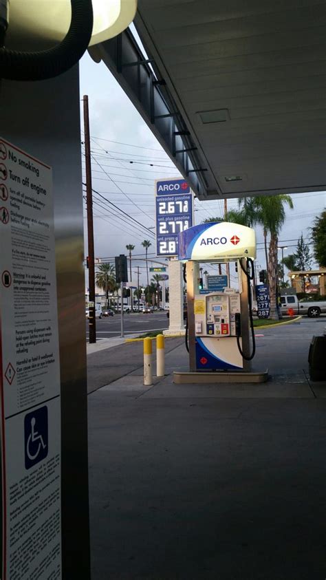 Gas Prices in Santa Ana, California: 2.40 mil