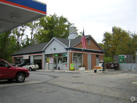 Branded Gas Station w C Store in PA. Businesses For Sale Gas Stations, Truck Stops, Petrol Stations Monroe County, PA $185,000. LISTING ID # 34297 A branded gas station, with a convenience store, is located at one of the crowded roads in Monroe County, in PA. Rent is $2900; a 10 years lease; the gas deposit is $9,000.. 