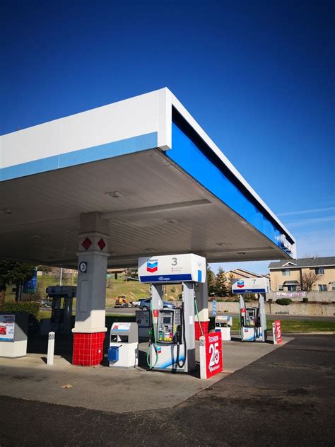 76 in Redding, CA. Carries Regular, Midgrade, Premium, Diesel. Has Offers Cash Discount, C-Store, Pay At Pump, Restaurant, Restrooms, Air Pump, Payphone, Loyalty Discount. Check current gas prices and read customer reviews. Rated 4.2 out of 5 stars. ... but other than that an okay gas station. High prices.