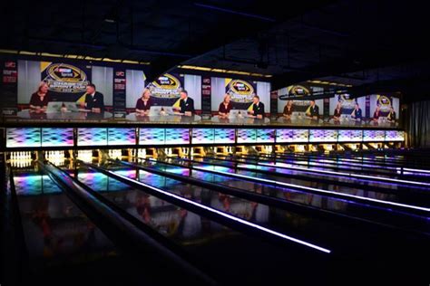 Gator lanes. Gator Bowl is the largest Navy bowling facility in the area with 32 lanes and hosts an impressive list of amenities including a full snack bar featuring bar service, pool … 