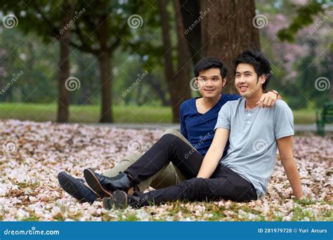 Gay Asian Men & Friends