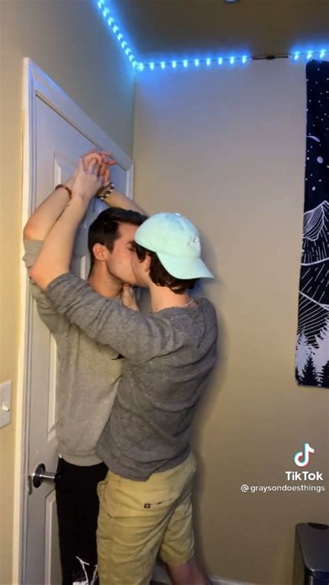 Gay Sucking Scenes