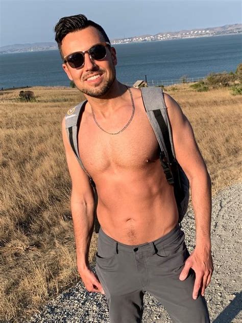 Hot guys in San Francisco, California can be your future boyfriends. Better than rentboys, rent boys, gay male escorts, massage guys, boys & men. Unlike Rent men, Rentmasseur or Masseurfinder this site is free for hot guys & everyone. 