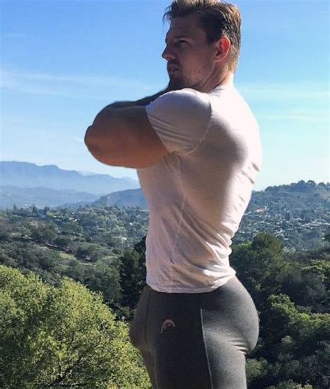Bubble butt. Damn, it would be fun to motorboat that ass. Oh wow. Ooh la la, fine sir. If I had the opportunity, oh man I'd be all over that ass. Mmmmmm it would be hot to both breed and seed that hot looking ass!