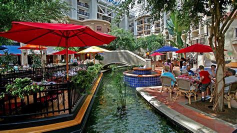 The Gaylord Texan Resort has a life-size replica of