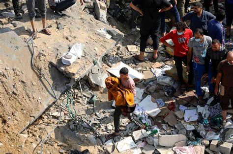 Gaza crossing opens for foreign passport holders and wounded as Israeli strikes pound refugee camp