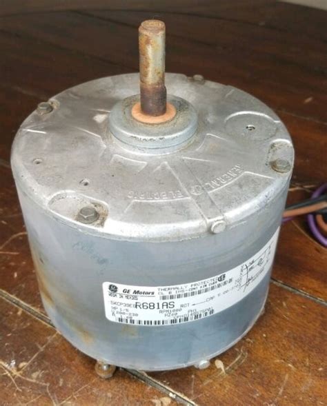 This is a BRAND NEW GE Carrier/Bryant/Payne FAN MOTOR. The part # is HC39GR234 (also replaces all the old Carrier #s listed below)! The Ge Part # is K5CP39GGY910S It's 1/4 HP 208-230v 1100 RPM. The motor is 5 5/8" in diameter (Frame 48Y). If the motor is sitting w/shaft up (as in the picture) rotation is counter clockwise.. 