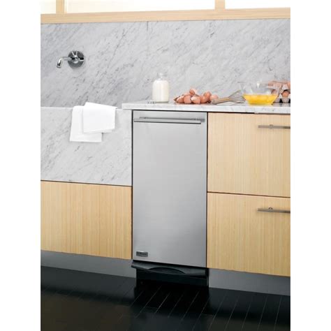 Having one built-in, like the GE Monogram Trash Compactor, creates a welcoming and sophisticated appearance. The stainless steel door hides the controls on top of the door so the exterior looks contemporary and polished. For an easy, hands-free experience, there is a toe-pedal opener at the bottom making it easy to lift the lid and …