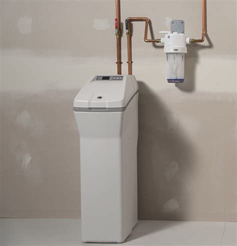 Ge water softener system. Aug 15, 2023 · BEST BANG FOR THE BUCK: WaterBoss 36,400-Grain Water Softener. UPGRADE PICK: DuraWater 48,000-Grain Water Softener. BEST SALT-BASED: Rheem Preferred 32,000-Grain Water Softener. BEST PORTABLE: On ... 
