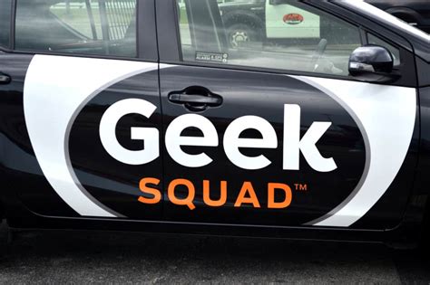 The Geek Squad Protection Plan provides you with benefits that supplement the manufacturer's warranty. Parts and coverage available under the manufacturer's warranty are not covered by the Plan. You can therefore file a claim directly with the manufacturer.. 