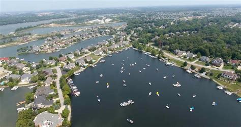 Geist Marina. Geist Lake Marina, a full-service marina, is conveniently 20 minutes northeast of Indianapolis.. Geist offers slip rental, boat launching, pontoon rental, boat sales, boat service and repair, winter storage, gasoline, and boating accessories - everything you need to set sail for fun.. 