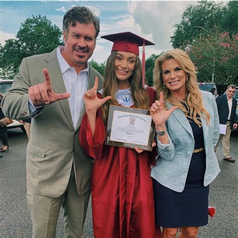 Gemi bordelon daughter. Jan 17, 2020 · Gemi Bordelon is married to former LSU and NFL player Ben Bordelon. In a funny twist, it was her daughter who first identified her in a tweet, saying "that would be my mom". The team was honored by President Trump today and was even invited to the Oval Office for a tour. 