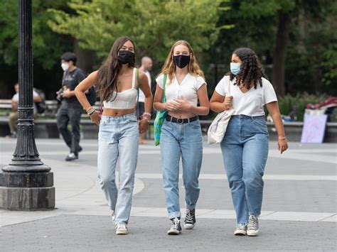 Gen z fashion. 4 Oct 2022 ... The anti-silhouette, reimagined lace, and even peplum are some of the trends that stood out to Gen Z this fashion month. 