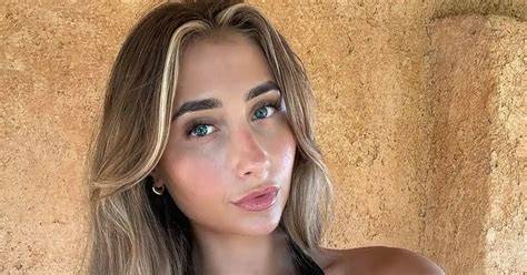 General G Lily Phillips Onlyfans Nude