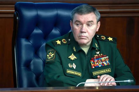 General ruso en Ucrania dice que fue despedido tras acusar al ministro de Defensa de traición