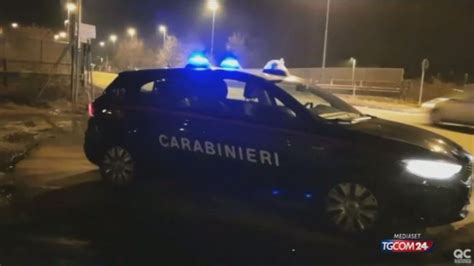 Genova, dopo il litigio spara al rivale e si dà alla fuga: fermato ...