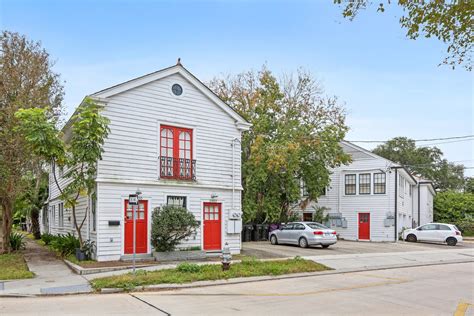 2824 22 Gentilly Blvd is a 2,190 square foot multi-family home