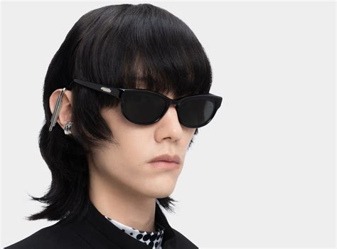 Gentlemonster. Jennie - Angel 01. AU$ 370. (Duties & Taxes included) Jentle Garden introduces Angel 01, an oversized square black Flatba frame accentuated by the bold front and detailed temple tips. The metallic collection logo on the temples emphasises the brand identity and is fitted with 99.9% UV protecting lenses. 