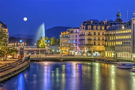 Genvee. As in every city in Switzerland that has a lake or river, Genevans take advantage of warm sunny weather by jumping in the water. There are swimming across the lakefront, but the Bains des Pâquis, on … 