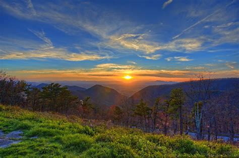 Georgia blue ridge mountains. One of the most charming southern mountain towns, Blue Ridge GA is also one of the oldest towns in North Georgia. Founded in 1886, the town is packed with history that can be explored on a self ... 