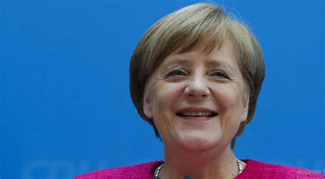 German conservatives break with Merkel on migration