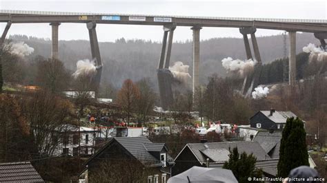 German engineers blast bridge, set new record – DW – 02/06/2024