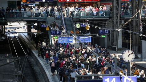 German rail union threatens open-ended strikes over pay dispute