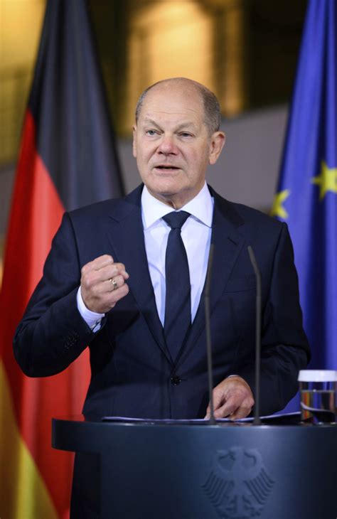 Germany’s Scholz faces pressure to curb migration as he meets state governors