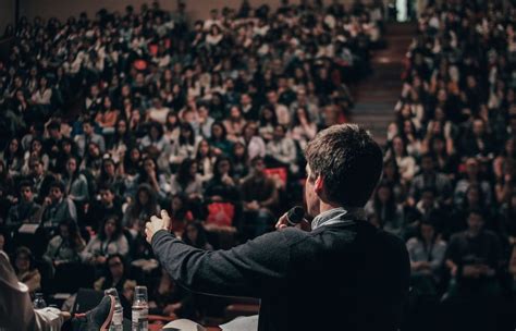 Get Inspired At A Local Public Speaking Event - instagraphics