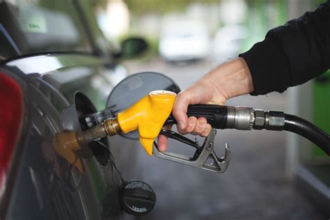 Get gas. When gas costs $3 per gallon, that 6 cents off is a meh 2% discount. At $4 per gallon, the rewards rate is a dismal 1.5%. To their credit — so to speak — a few major fuel companies have raised ... 